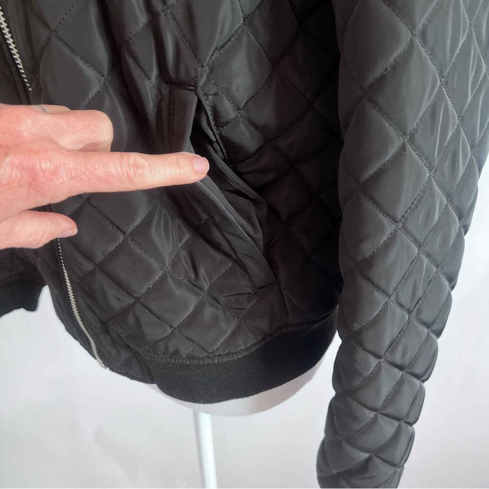 Levi’s trendy, diamond, quilted bomber jacket, women’s black size medium - Picture 5 of 14